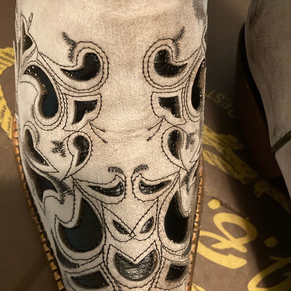 Women’s boots - Picture 3 of 7